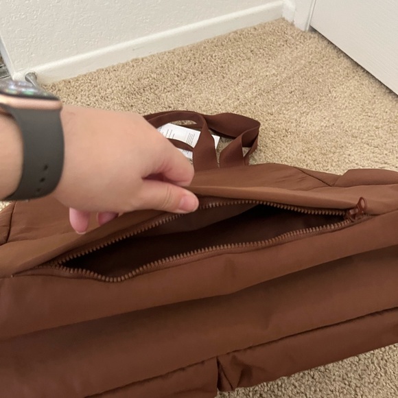 NWT BEIS Sports Carryall Bag in Maple - Picture 4 of 11